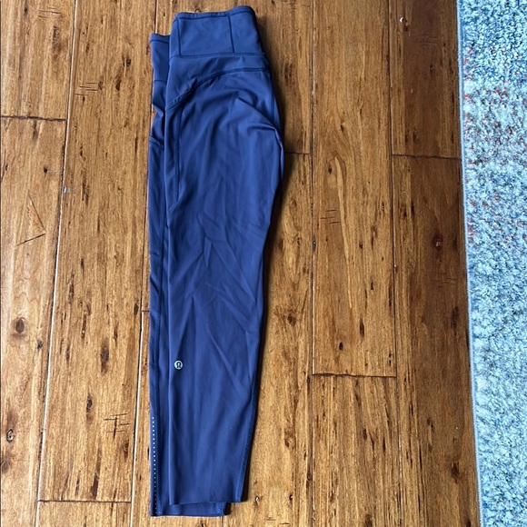 Navy Lululemon leggings with pockets - Picture 3 of 5